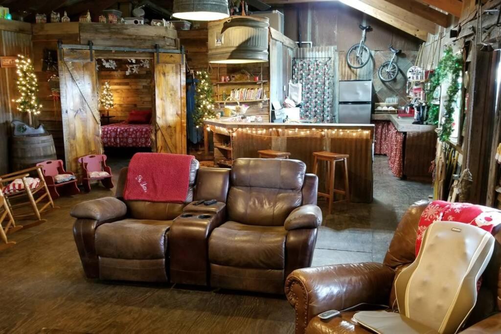 Rural Life On A Real Christmas Tree Farm! Hallmark Experience! Ozark Екстер'єр фото