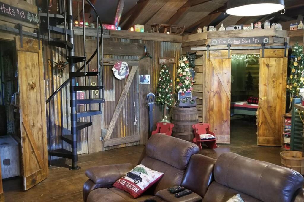 Rural Life On A Real Christmas Tree Farm! Hallmark Experience! Ozark Екстер'єр фото
