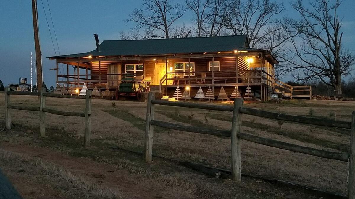 Rural Life On A Real Christmas Tree Farm! Hallmark Experience! Ozark Екстер'єр фото