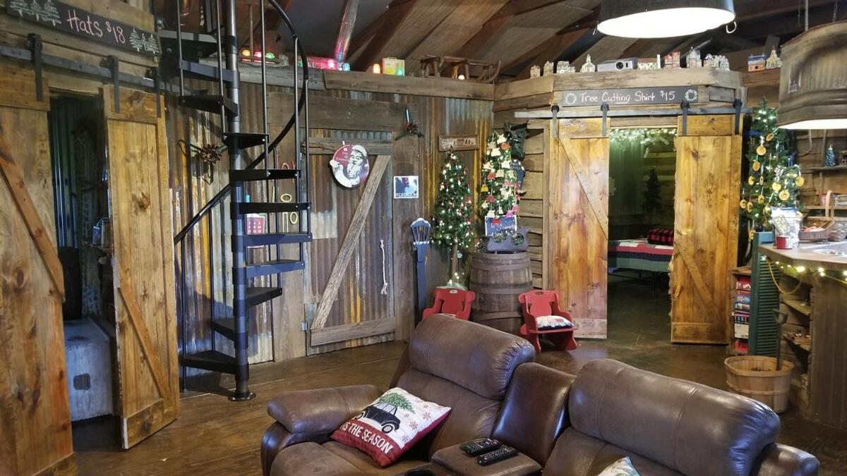 Rural Life On A Real Christmas Tree Farm! Hallmark Experience! Ozark Екстер'єр фото