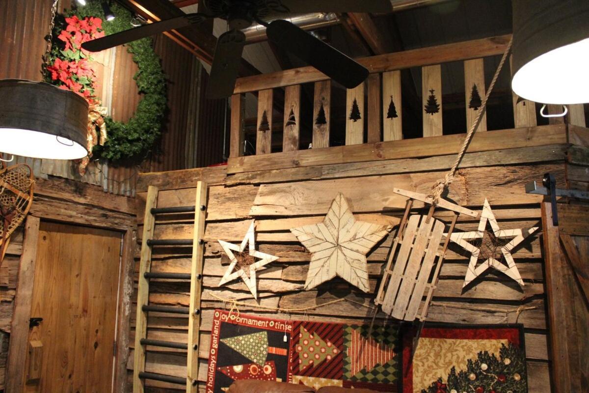 Rural Life On A Real Christmas Tree Farm! Hallmark Experience! Ozark Екстер'єр фото