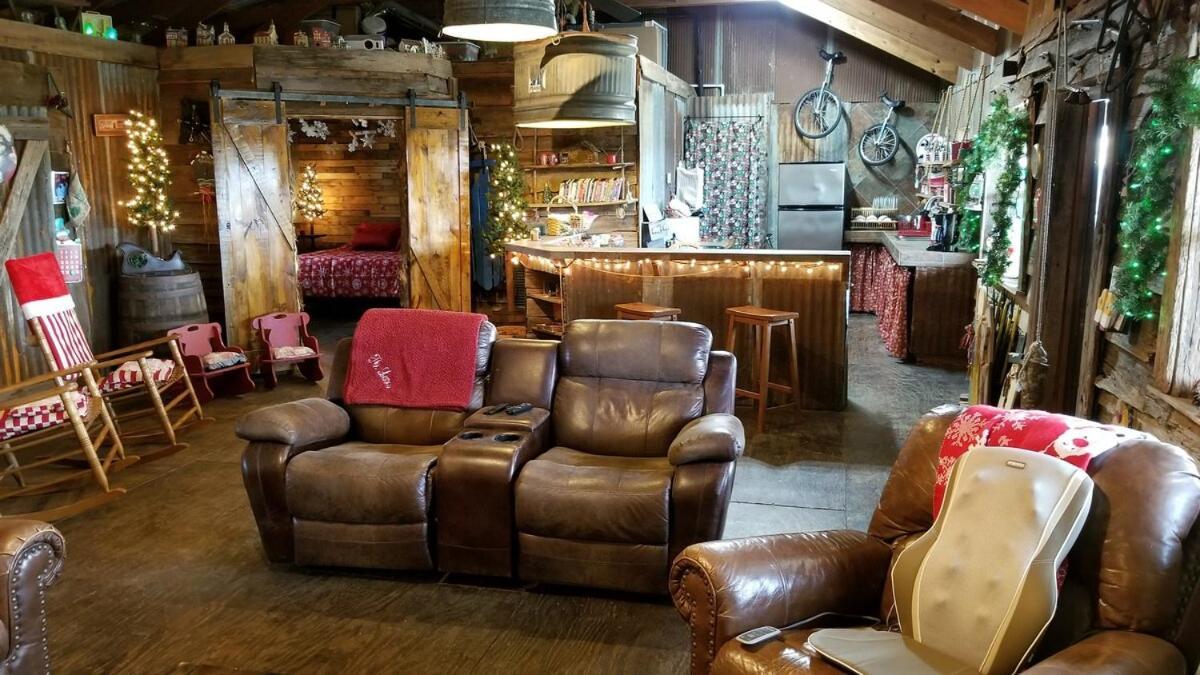 Rural Life On A Real Christmas Tree Farm! Hallmark Experience! Ozark Екстер'єр фото
